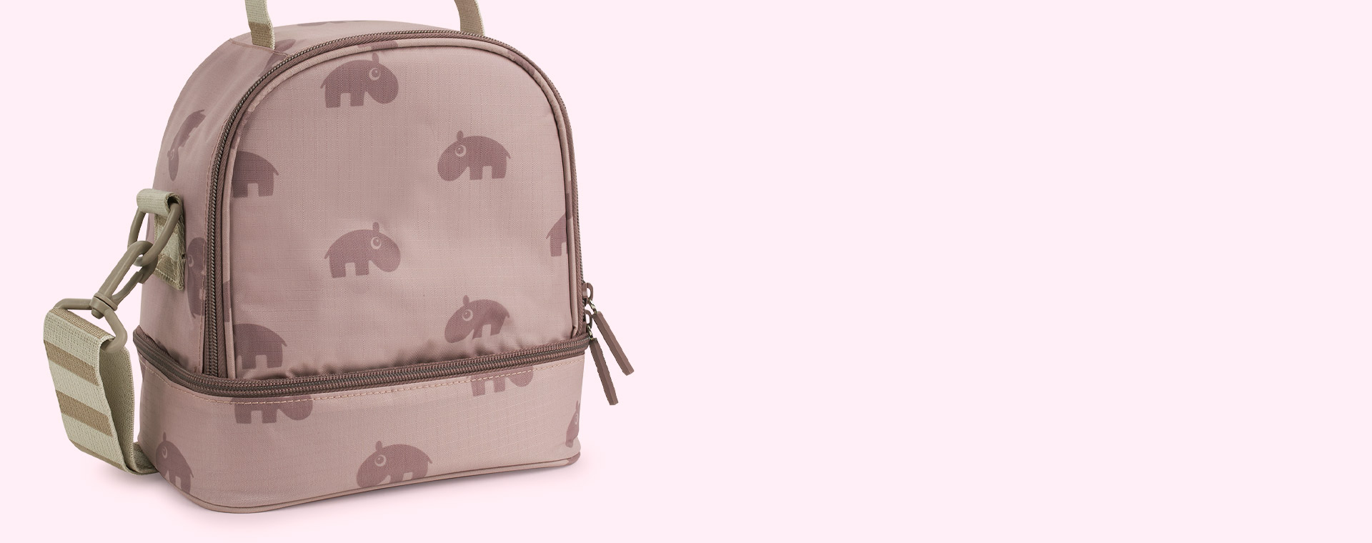 https://kidlycatalogue.blob.core.windows.net/products/31089/product-images/pink-powder-ozzo-1/done-by-deer-kids-insulated-lunch-bag-pink-powder-ozzo-1920x760_02.jpg